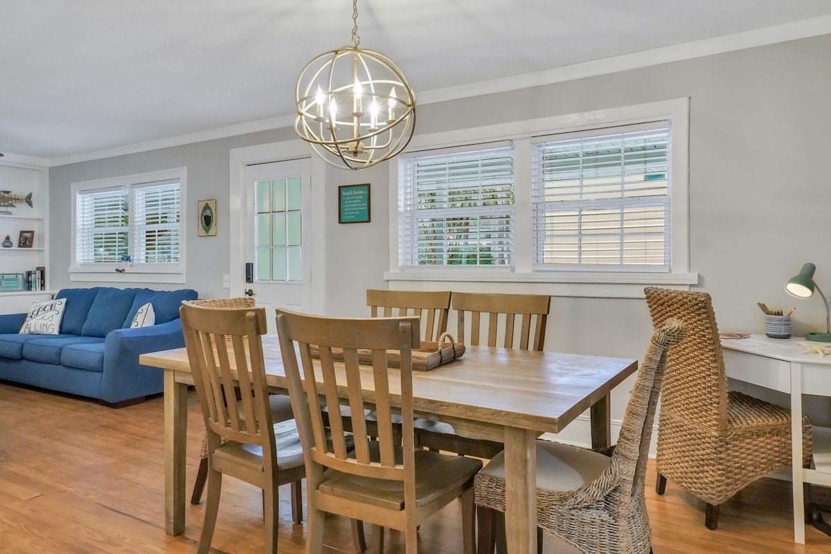 Sunrise Getaway, dining area