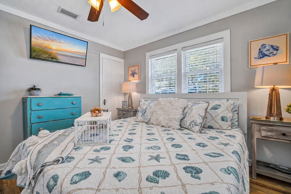 Pierside Retreat, bedroom