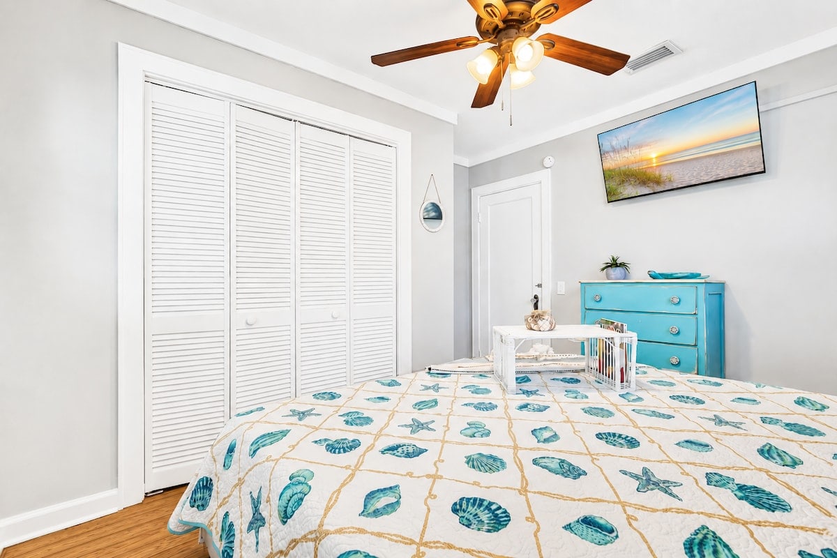 Pierside Retreat, bedroom