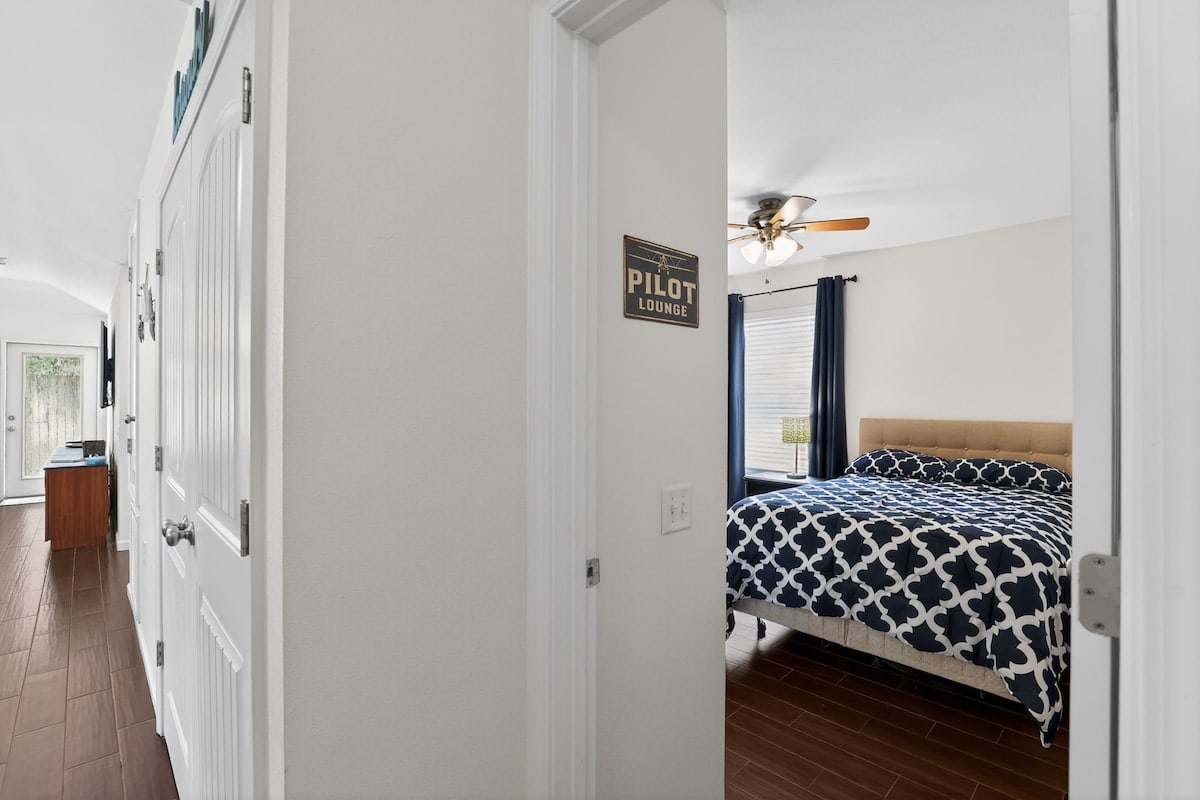 Sunshine & Safari Escape, bedroom