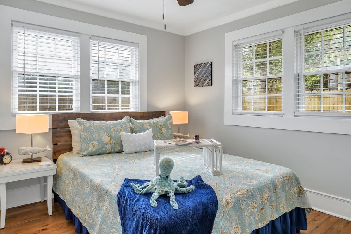 Flip Flop Paradise, bedroom