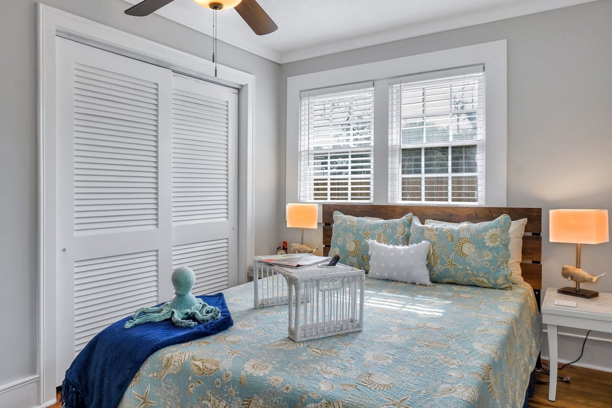 Flip Flop Paradise, bedroom