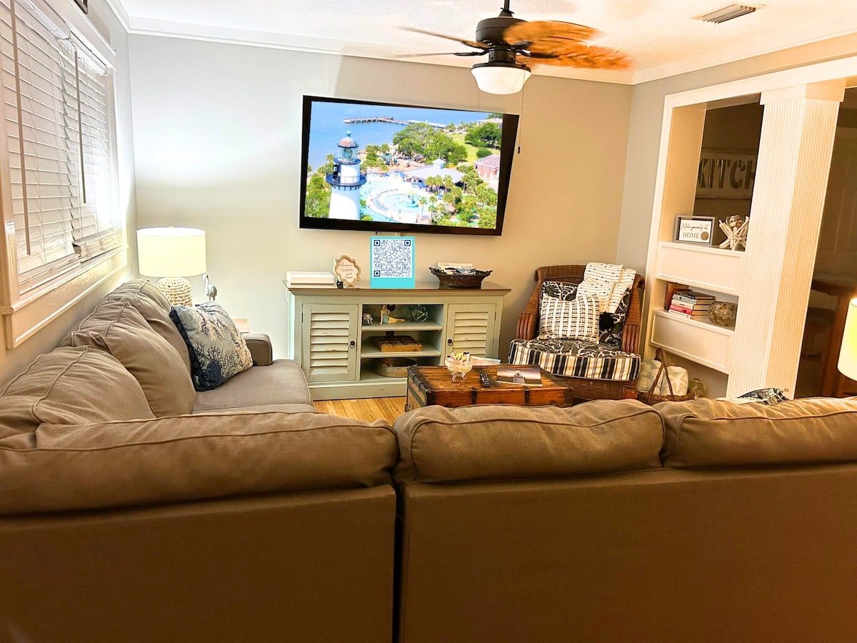 Flip Flop Paradise, living room