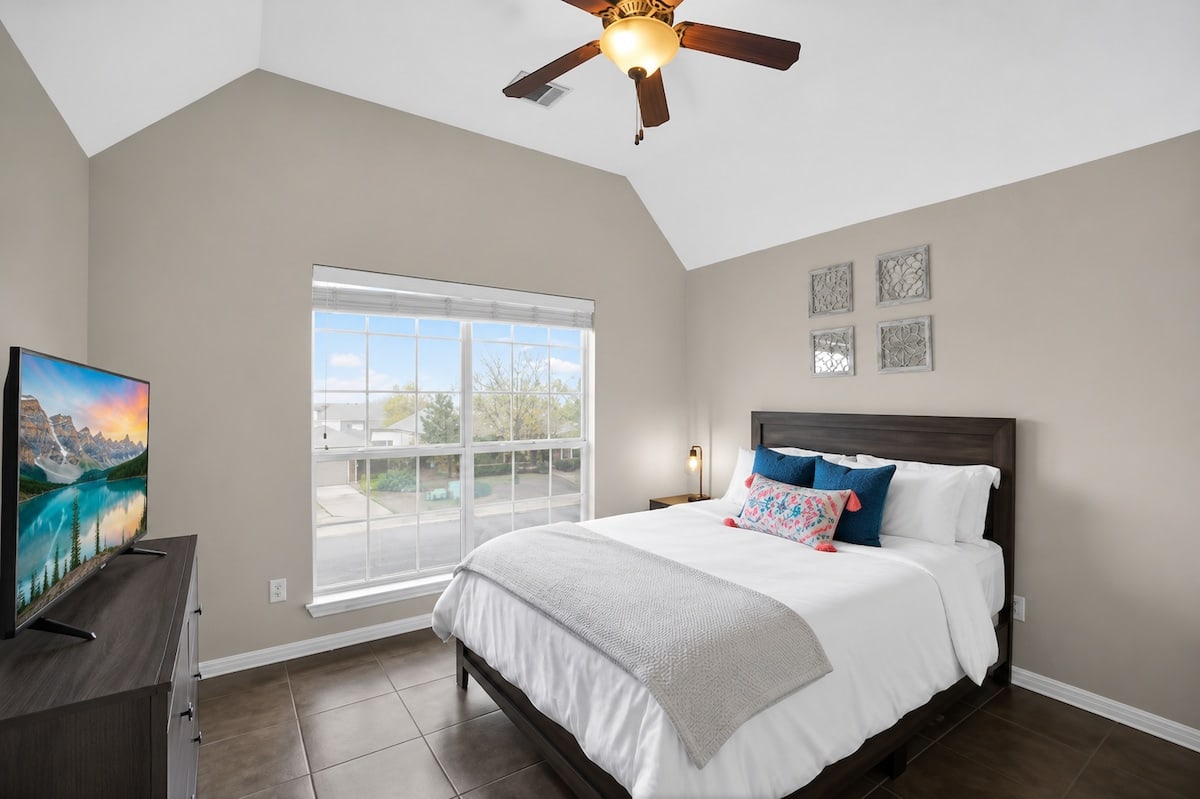 The Poolside Retreat, bedroom