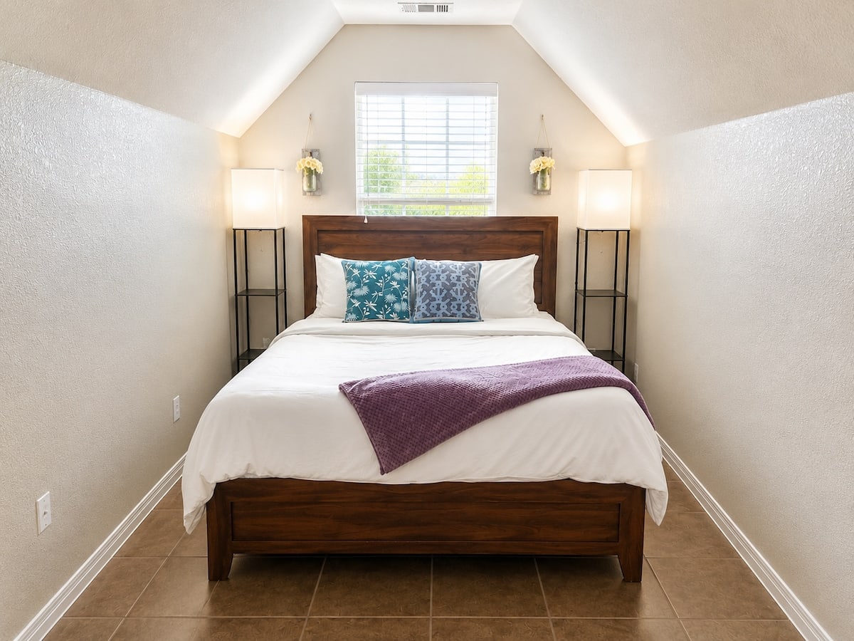 The Poolside Retreat, bedroom