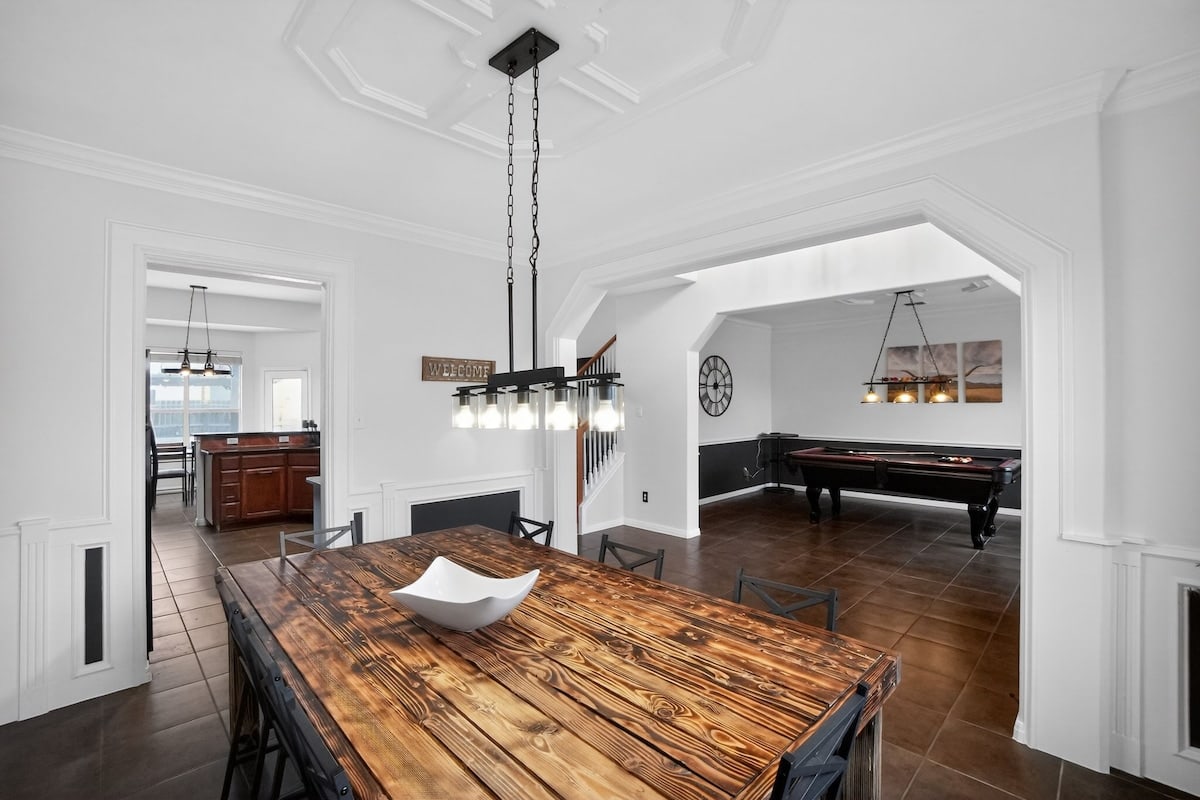 The Poolside Retreat, dining area