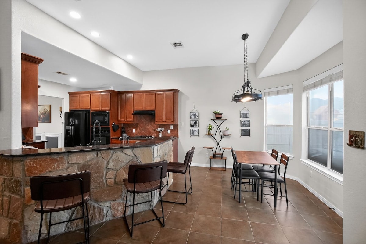 The Poolside Retreat, kitchen