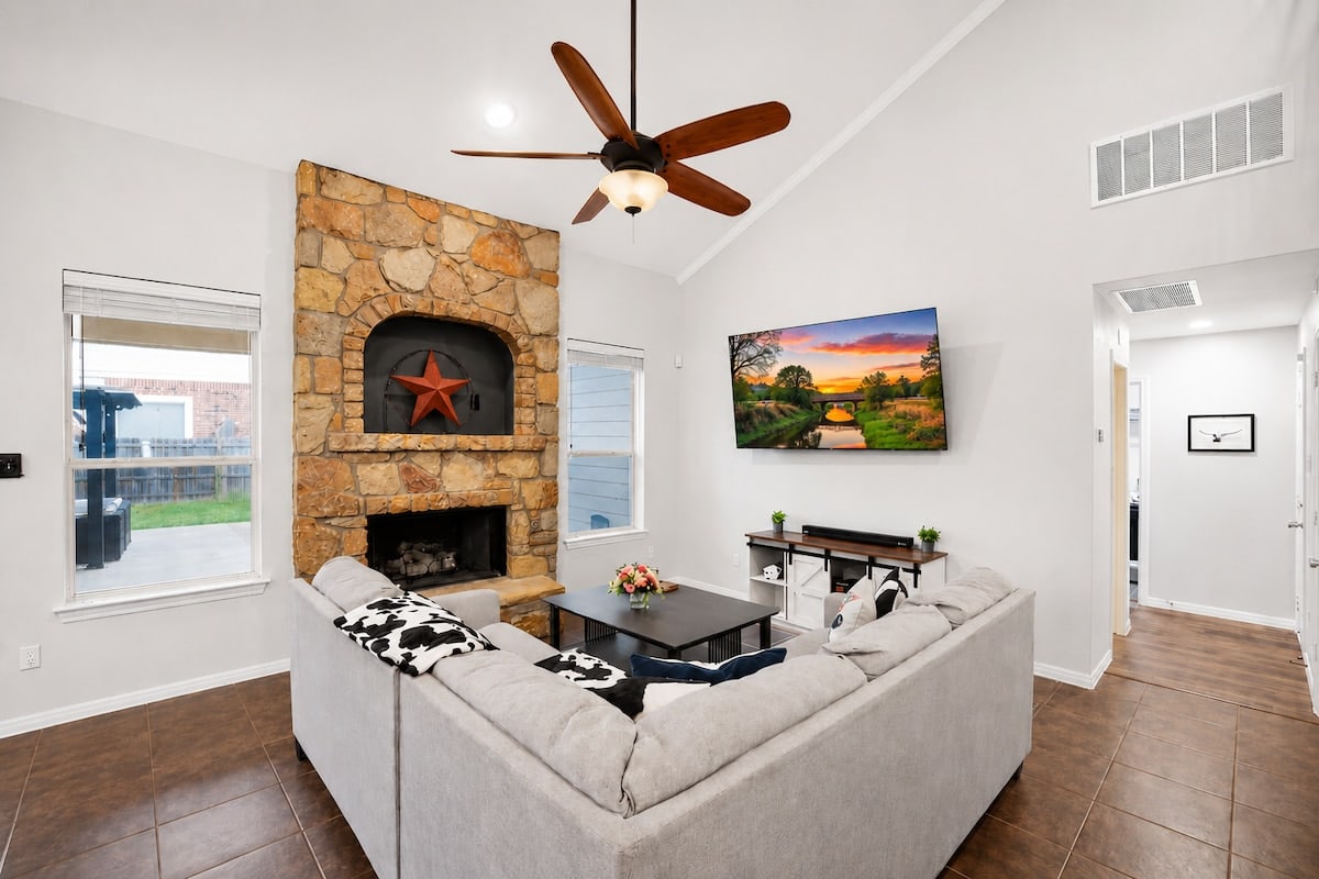 The Poolside Retreat, living room