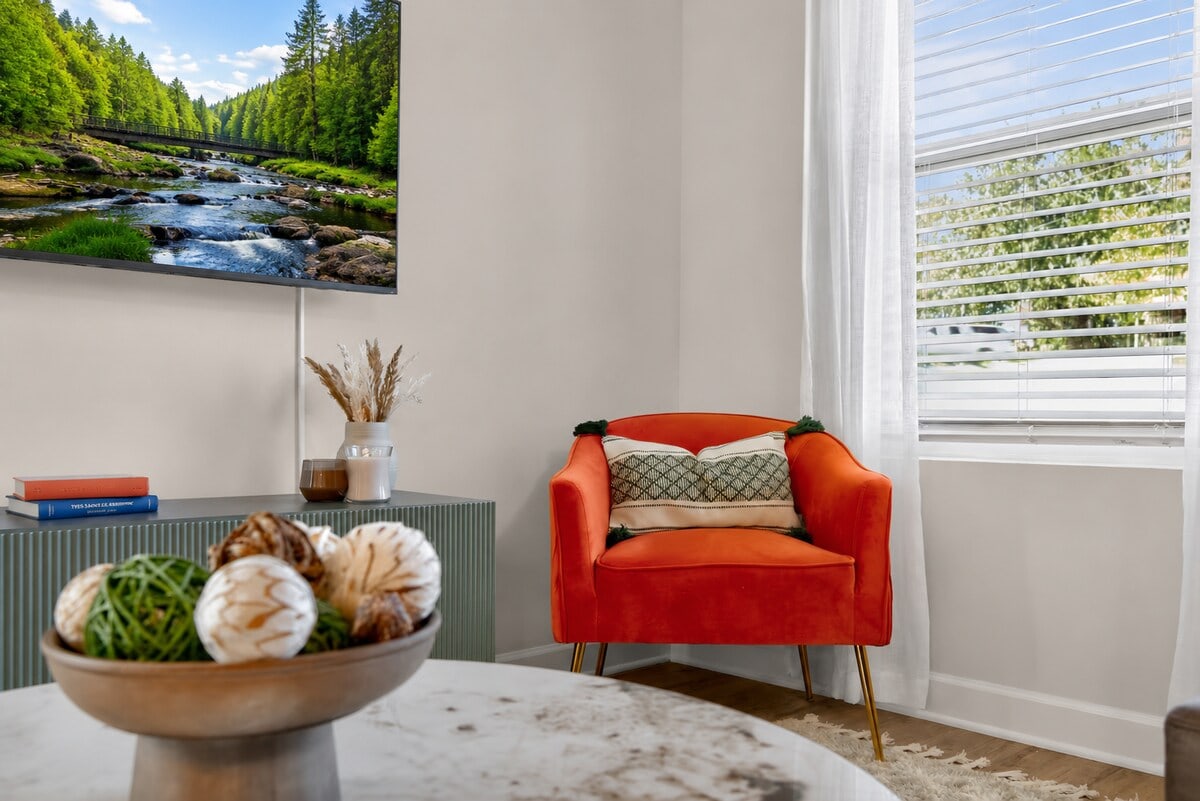 The Greenville Getaway, living room