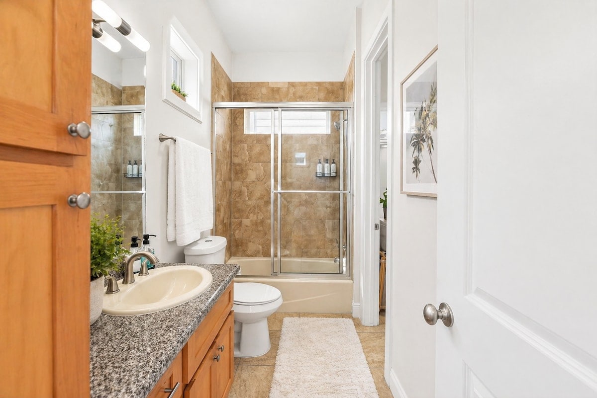Sandy Toes Retreat, bathroom