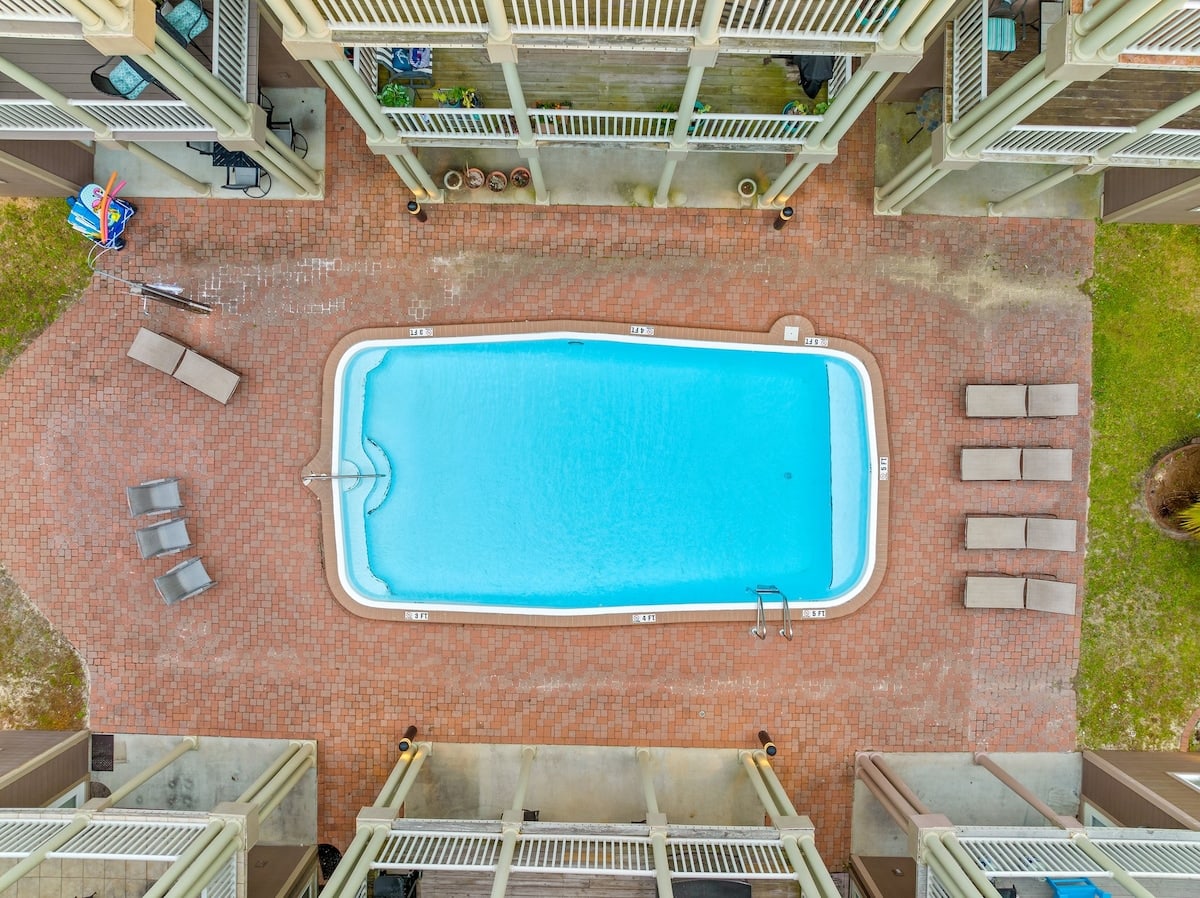 Salty Beach Getaway, pool