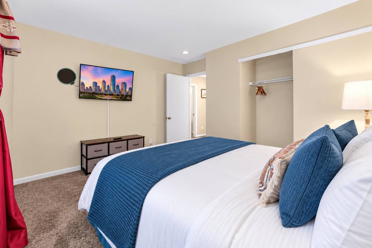 Charlotte Family Retreat, bedroom
