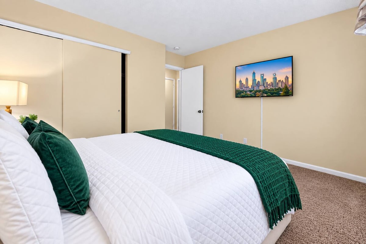 Charlotte Family Retreat, bedroom