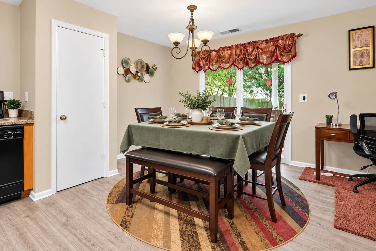 Charlotte Family Retreat, dining area
